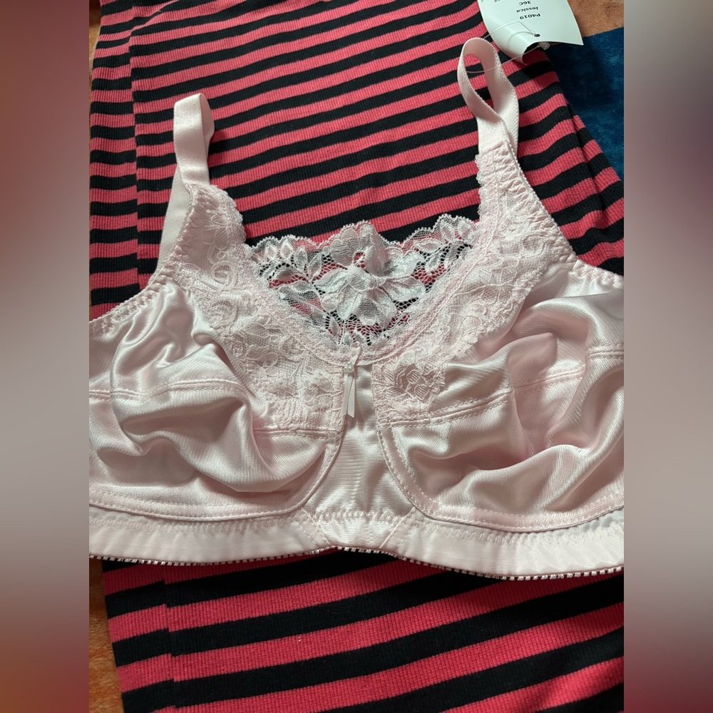 Pink Lace Women's Bra - Picture 2 of 9
